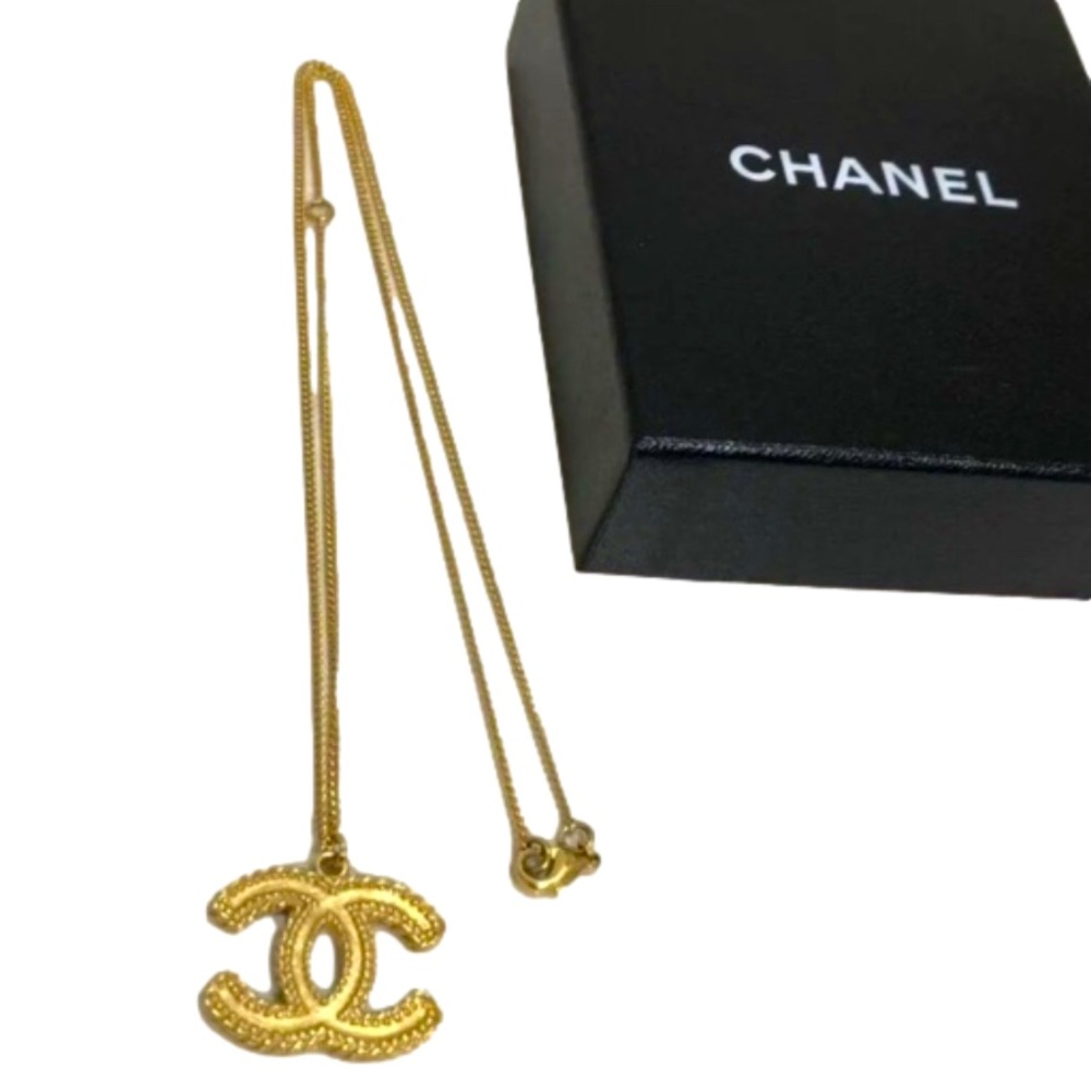 Chanel Coco Mark CC Logo Gold Motif Necklace - Picture 2 of 9